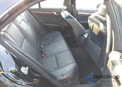 2013 Mercedes-Benz C 300 Sport 4Matic z USA, uszkodzony, nr VIN WDDGF8AB7DR278574